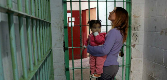 Favorire i rapporti tra detenute madri e figli minori e l’esercizio della responsabilità genitoriale dei detenuti