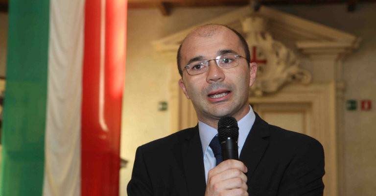 Piena solidarietà al sindaco di Reggio Luca Vecchi per gli attacchi ingiustificati e pretestuosi