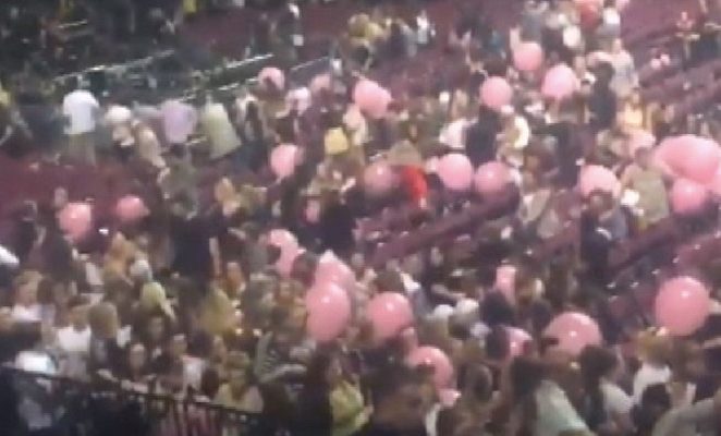 Su HP: “Quei palloncini rosa macchiati dal sangue a Manchester”