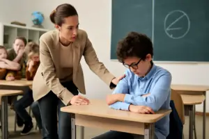 Cosa fare se un alunno subisce discriminazioni a scuola? Le risposte pratiche che pochi applicano